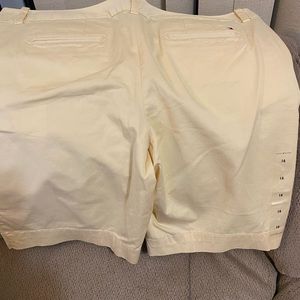 Tommy Hilfiger Women’s Shorts SZ 16 NWOT Light Yellow 2 % Spandex mint